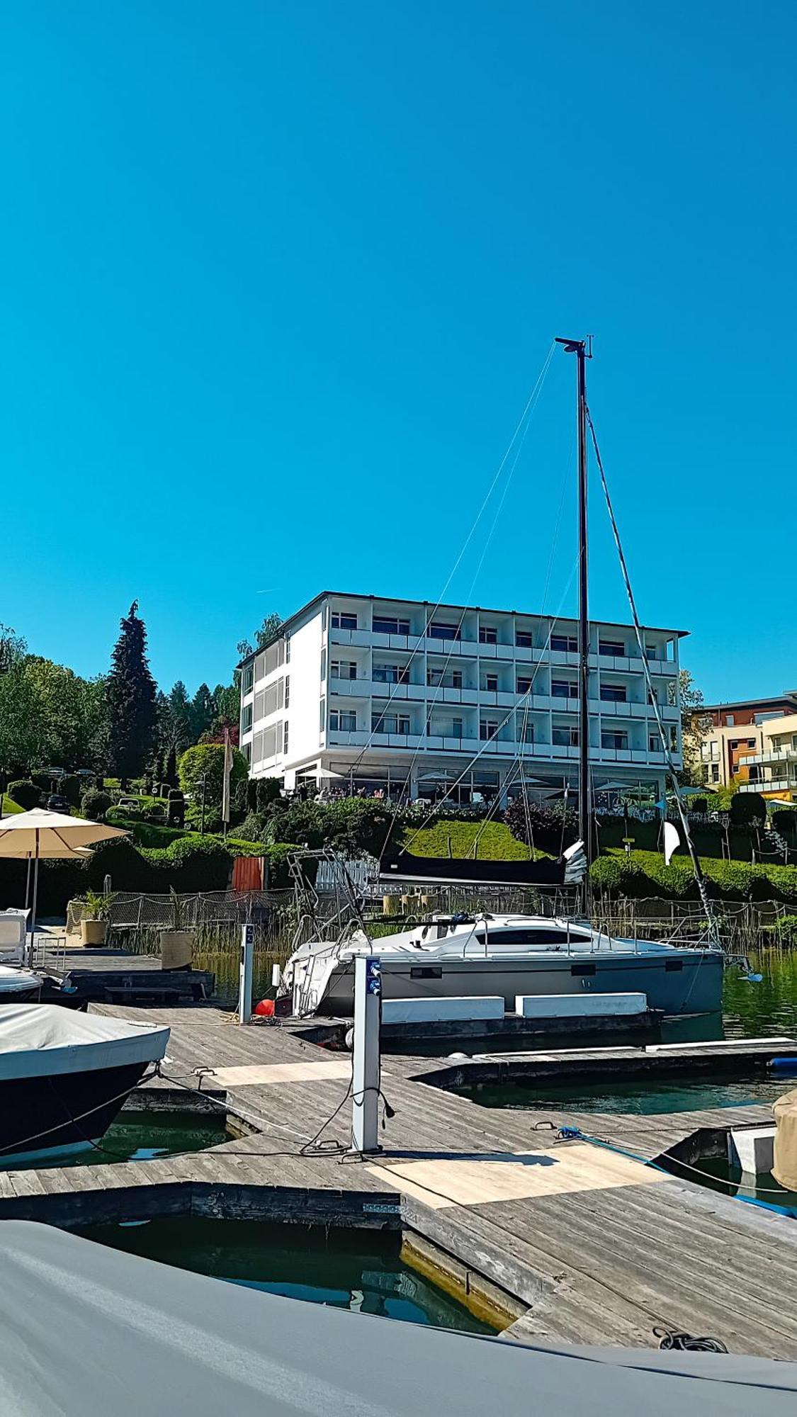 Tennis & Yacht Hotel Velden Velden am Woerthersee Exterior photo